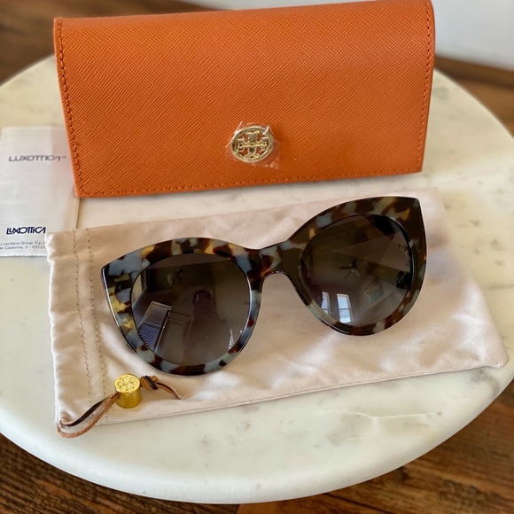 Tory Burch Sunglasses - Picture 7 of 13